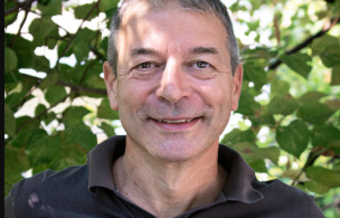 Nuove sfide professionali hanno condotto il Dr. Franco Tagnin ad interrompere l’ormai decennale collaborazione con il Consultorio Familiare Kolbe. Franco ci mancherà molto! La professionalità con cui affrontava il quotidiano lavoro nelle sedute di psicoterapia mancherà sicuramente ai pazienti che in questi anni hanno avuto la fortuna di incrociare le loro vite con quella di Franco. Mancherà tantissimo a noi colleghi. La pacatezza, il garbo e la gentilezza della sua persona spesso sono state fondamentali per lavorare in un ambiente sereno e produttivo. Per chi ha avuto la fortuna di condividere con Franco anche momenti extra-lavorativi ludici o formativi ha potuto apprezzarne anche la semplice compagnia. Il Consultorio tutto e i colleghi dell’equipe di Laives in particolare ringraziano Franco per il suo prezioso contributo di questi anni. I commiati portano sempre con sé una ventata di malinconia, ma siamo certi che questa lascerà ben presto il posto ai bei ricordi di questi anni. Caro Franco ti auguriamo ogni bene, grandi soddisfazioni e ancora GRAZIE! Dr. Andrea Mantovani Referente clinico