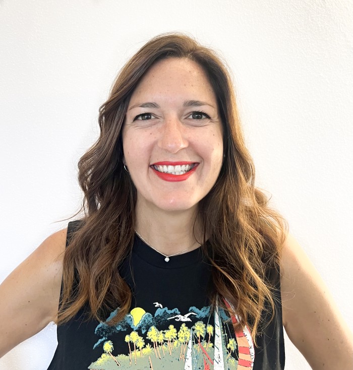 Abschluss des Bachelorstudiengangs in Sozialarbeit an der Uni Bozen, und des Masterstudiengangs Arbeit, soziale Bürgerschaft und Interkulturalität an der Universität Ca'Foscari von Venedig. Dort auch Weiterbildung zum Bereich Migrationsphänomene und soziale Transformation. 
Zusammenarbeit mit der Beratungsstelle seit 2023.