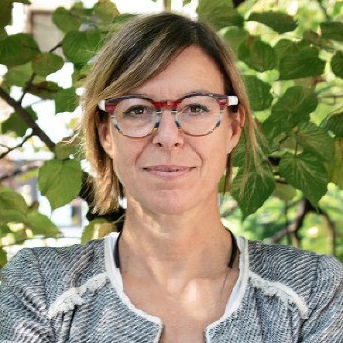 Absolventin der Rechtswissenschaften an der Alma Mater Studiorum - Universität Bologna. Seit 2011 Rechtsanwältin, arbeitet seit 2018 mit der Beratungsstelle zusammen, wo sie Rechts-beratung in verschiedenen Rechtsbereichen mit dem Schwerpunkt Familienrecht anbietet. Seit 2022 ist sie die Koordinatorin der Zweigstelle Bozen. Seit 2017 ist sie Mitglied der Nationalen Beobachtungsstelle für Familienrecht - Familienanwälte und hat von 2017 bis 2019 an dem von der Beobachtungsstelle geförderten zweijährigen Kurs der Schule für fortgeschrittene Fachausbildung im Personen-, Familien- und Minderjährigenrecht teilgenommen und erfolgreich abgeschlossen.