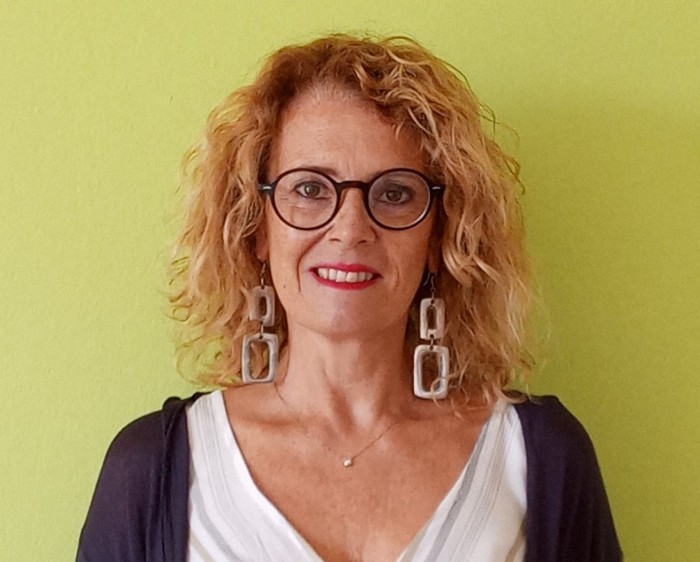 Diplomata, segretaria, collabora con il Consultorio Familiare dal 2002 e si occupa della prima accoglienza, della gestione informatica e dei compiti di segreteria della sede di Merano.