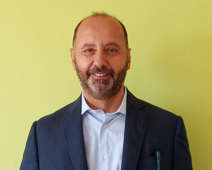 Avvocato. Laureato in Giurisprudenza presso l’Università degli Studi di Trento. Collabora con il Consultorio Familiare dal 2001. Si occupa di consulenze legali in merito a problematiche famigliari (separazione – divorzio- potestà genitoriali) e di successione-eredità.