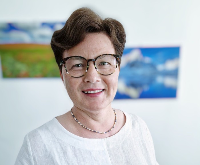 Laureata in Psicologia presso l’Università di Innsbruck e specializzata in Psicoterapia Umanistico-Esistenziale e Rogersiana. Psicologa e psicoterapeuta. Collabora con il Consultorio dal 2005 e si occupa di consulenza e psicoterapia al singolo, alla coppia, alla famiglia. Valutazione di famiglie affidatarie. Coordinatrice della sede di Bressanone dal 2019.