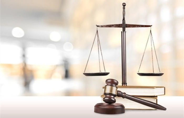 La consulenza legale è volta a fornire informazioni nei vari ambiti del diritto e, in particolare, nel diritto di famiglia, con riguardo a:
separazione e divorzio, regime patrimoniale della famiglia, comunione e separazione dei beni, regolamentazione dell’affidamento, del diritto di visita e del mantenimento dei figli minori, mantenimento dei figli maggiorenni economicamente non autosufficienti, famiglie di fatto, diritti e doveri di genitori e figli, tutela della maternità e paternità, violenza e maltrattamenti in famiglia, violazione degli obblighi di mantenimento, questioni ereditarie.