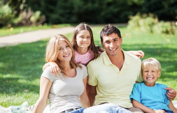 Consulenze specifiche di tipo socio-psico-pedagogico con l’elaborazione di progetti educativi, sanitari e sociali rivolti a giovani, coppie e famiglie particolarmente nei conflitti generazionali e nella mediazione familiare.