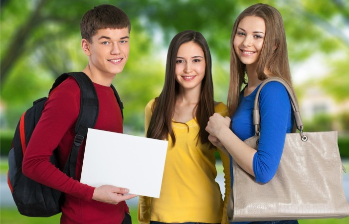 Consulenze psicologiche a bambini in età evolutiva, adolescenti ed ai loro genitori interessati ai temi dell’adolescenza e alle problematiche tipiche dell’età.